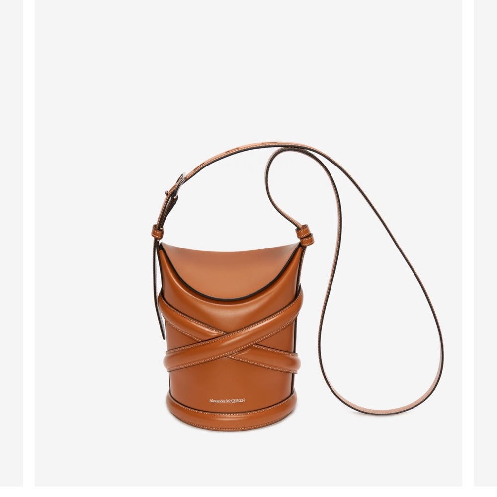 Alexander McQueen The Curve Bucket Bag in Tan